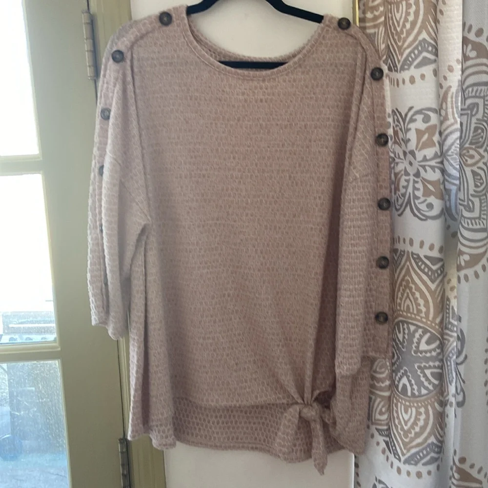 Top - Picture 2 of 2